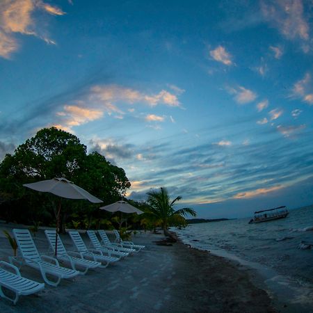 Amatique Bay Hotel ปวยร์โต บาร์ริโอส ภายนอก รูปภาพ