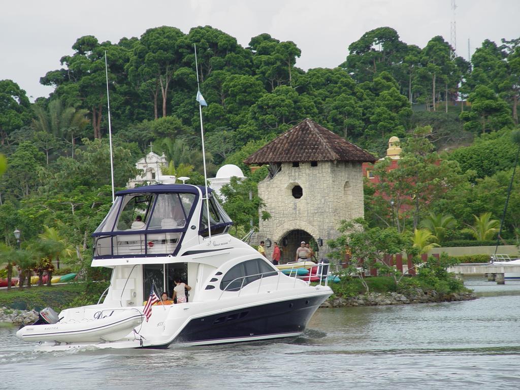 Amatique Bay Hotel ปวยร์โต บาร์ริโอส ภายนอก รูปภาพ