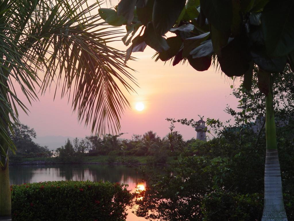Amatique Bay Hotel ปวยร์โต บาร์ริโอส ภายนอก รูปภาพ