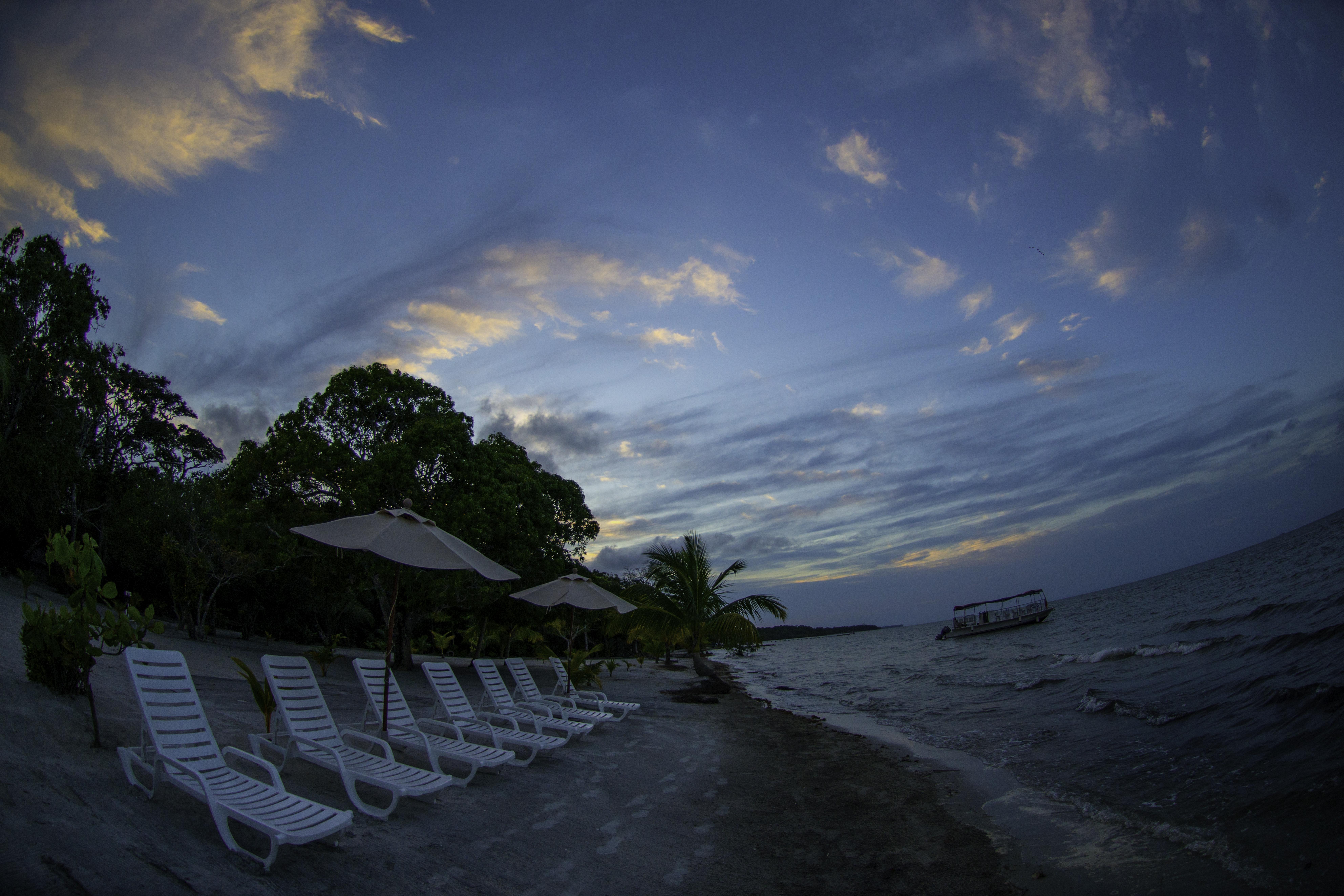 Amatique Bay Hotel ปวยร์โต บาร์ริโอส ภายนอก รูปภาพ