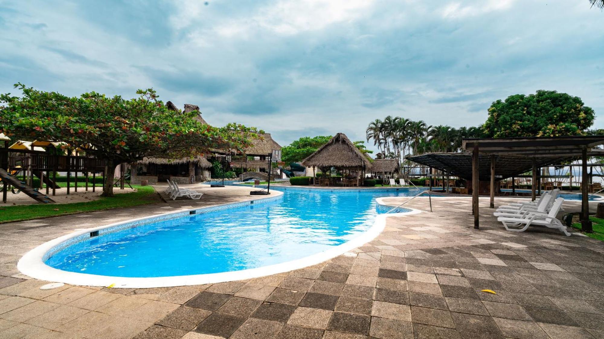 Amatique Bay Hotel ปวยร์โต บาร์ริโอส ภายนอก รูปภาพ