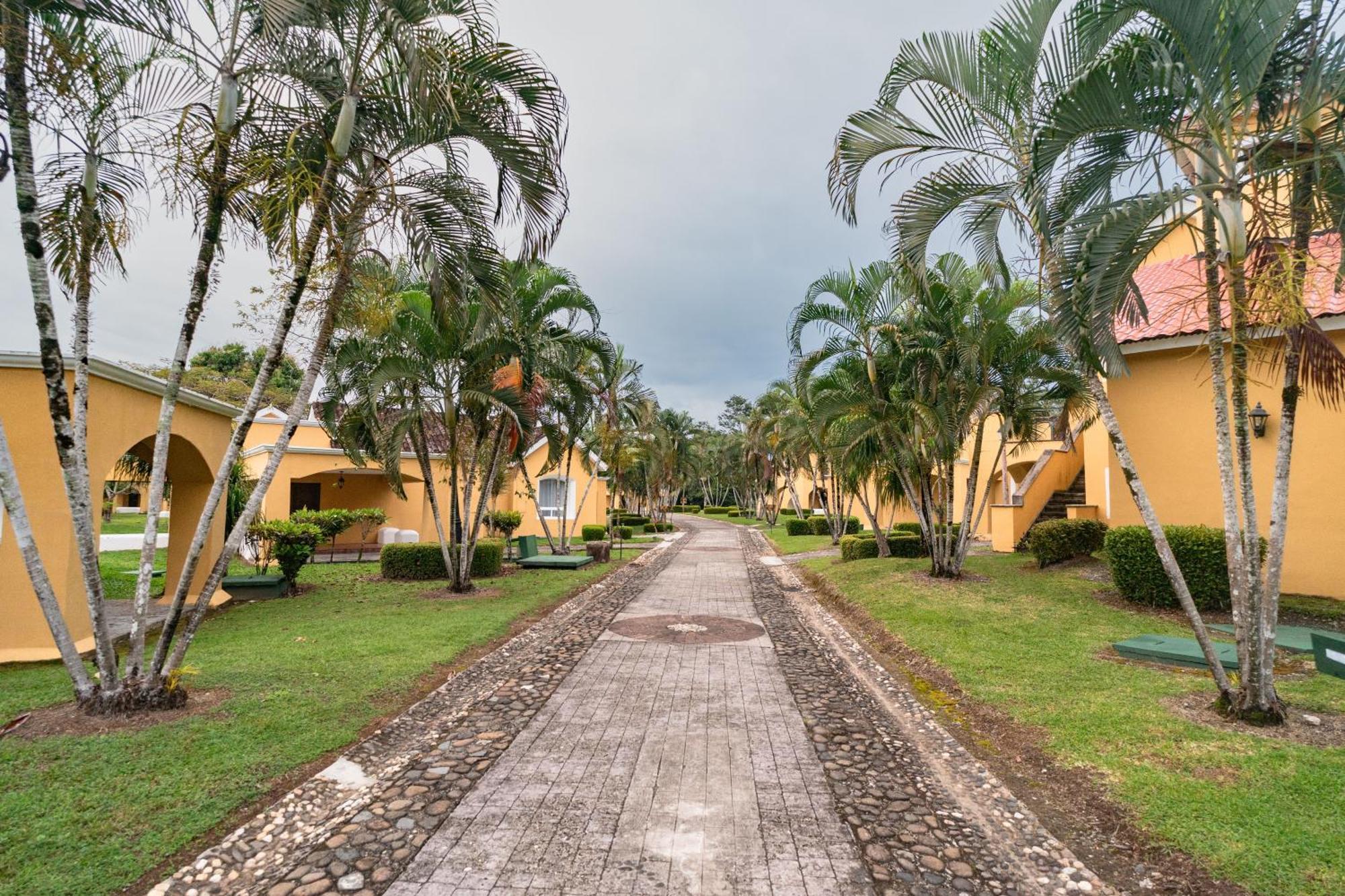 Amatique Bay Hotel ปวยร์โต บาร์ริโอส ภายนอก รูปภาพ
