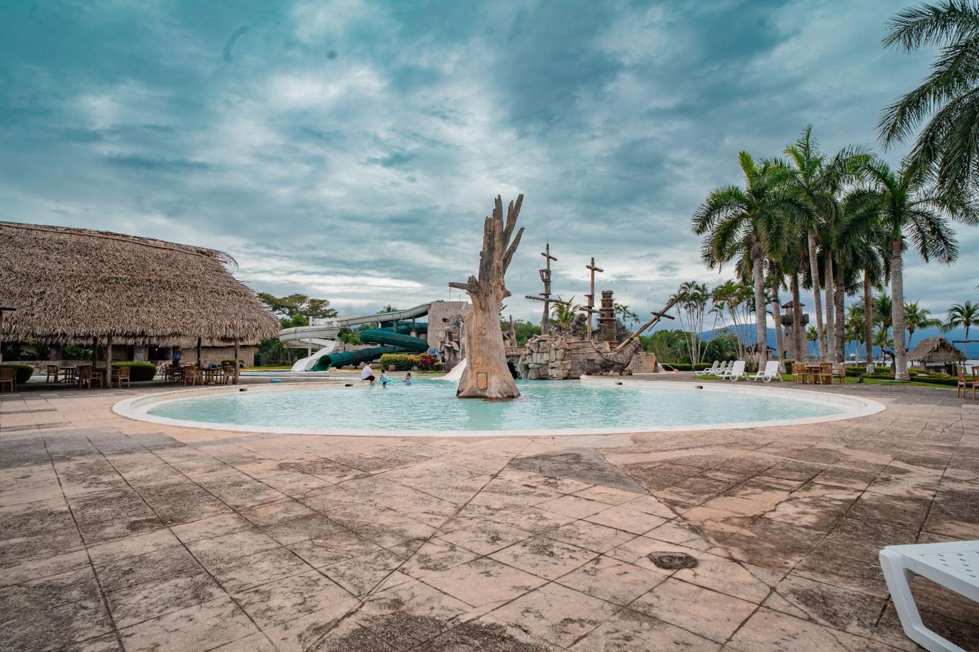 Amatique Bay Hotel ปวยร์โต บาร์ริโอส ภายนอก รูปภาพ