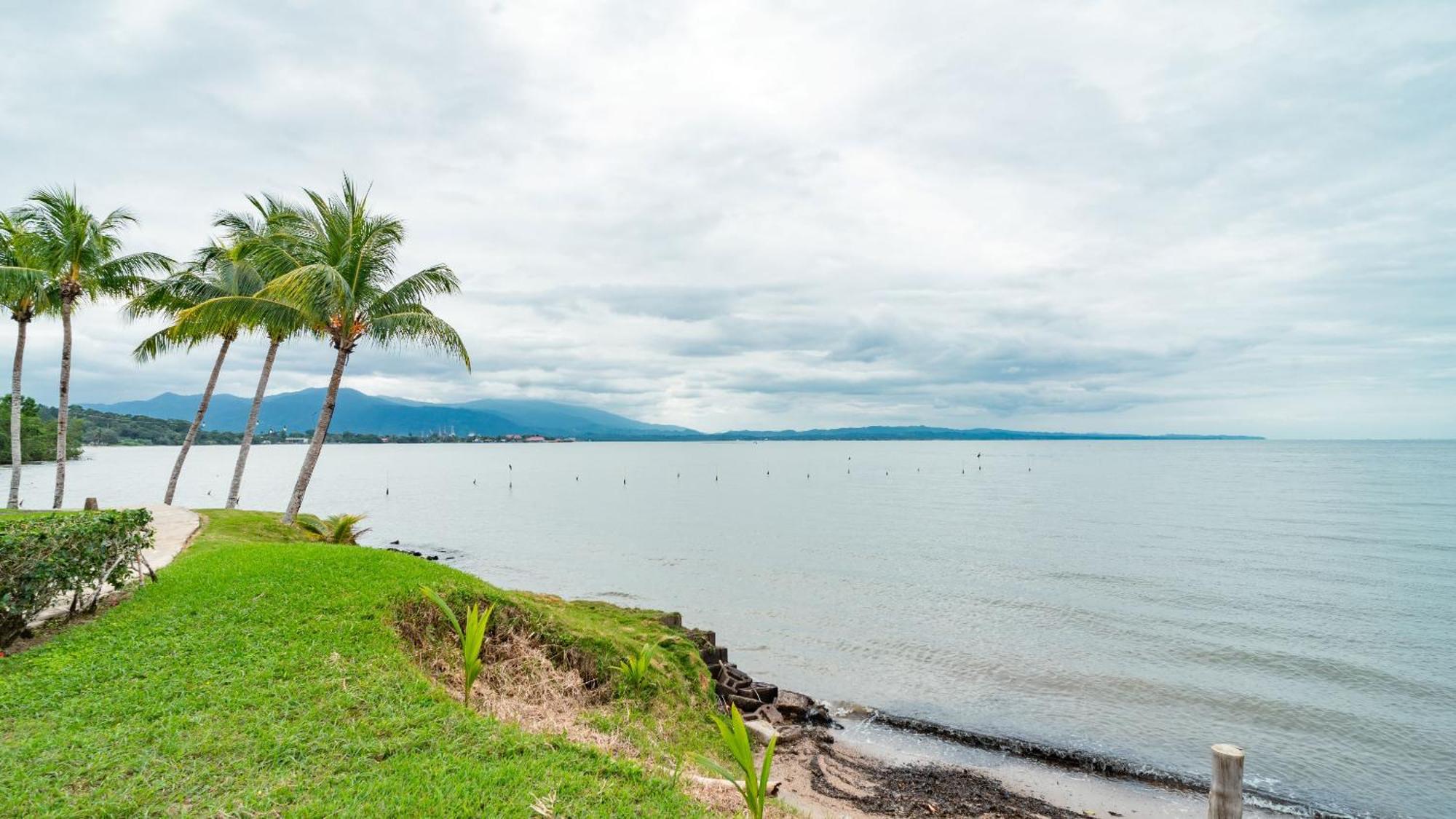 Amatique Bay Hotel ปวยร์โต บาร์ริโอส ภายนอก รูปภาพ