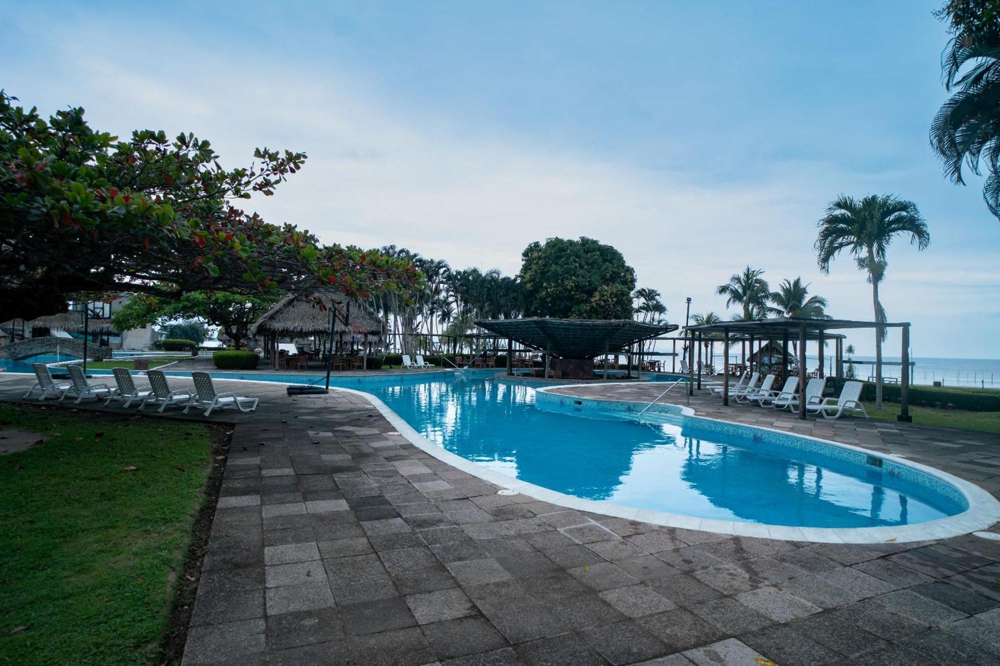 Amatique Bay Hotel ปวยร์โต บาร์ริโอส ภายนอก รูปภาพ
