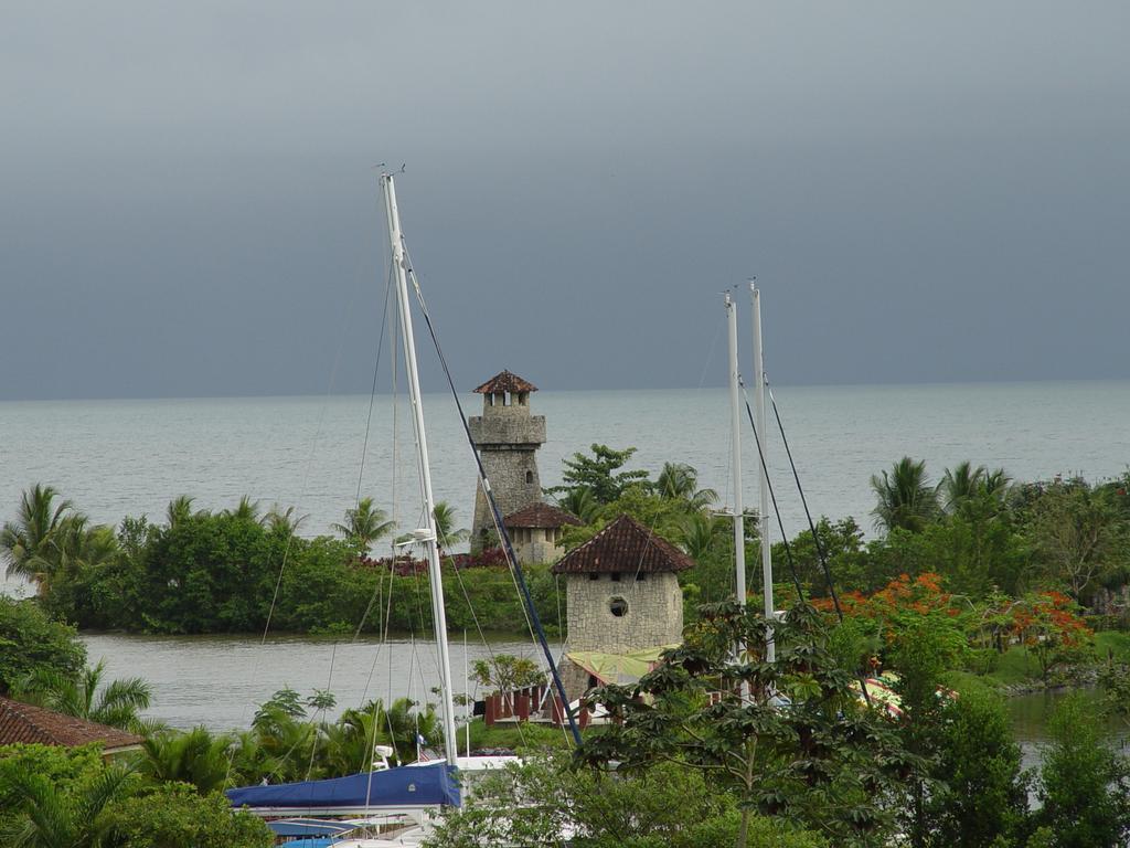 Amatique Bay Hotel ปวยร์โต บาร์ริโอส ภายนอก รูปภาพ